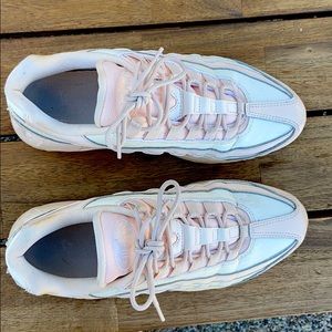 Nike Airmax 95 Pink & White Stripe